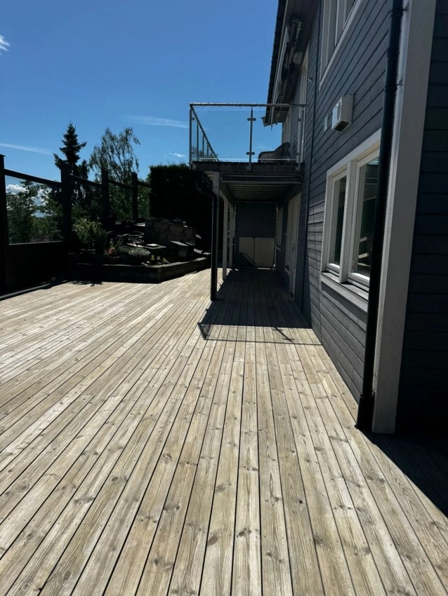 Vask og beising av terrasse